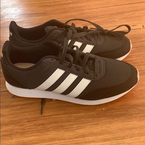 adidas pink bottom shoes